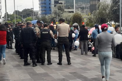 Los familiares de los reos realizaron un plantón para exigir que les den comida.