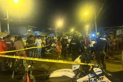 Las dos víctimas estaban conversando afuera de una vivienda, cuando las atacaron.