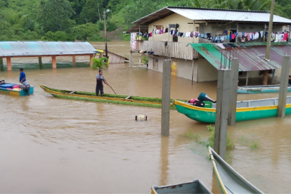 Varias zonas afectadas en Esmeraldas por desbordamiento de río.
