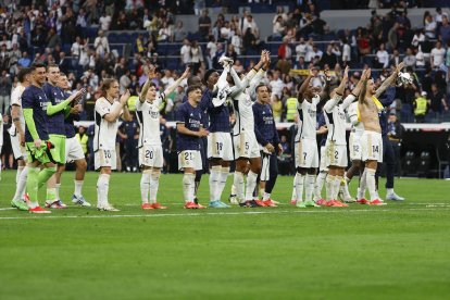 Con el triunfo ante Cádiz y la caída de Barcelona ante Girona, Real Madrid aseguró el título de la liga de España.