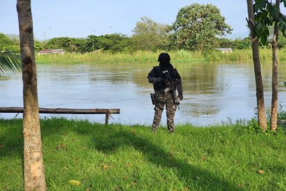 En el sector Puerto Limón mantienen presencia policial.