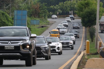 Se habilitaron seis cabinas de peaje para los vehículos que viajaban desde la costa hacia Guayaquil.