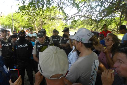 Los comuneros se ubicaron cerca al estero para evitar la tala de árboles.