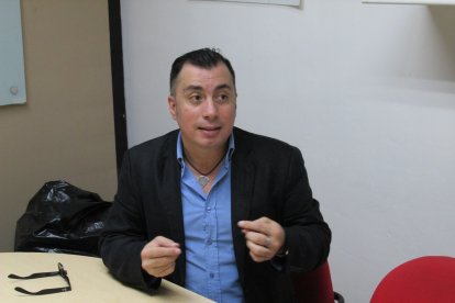 Troi Alvarado acusa a Pamela Palacios de querer dañar su relación con Arianna Mejía, diciendo mentiras respecto a él.