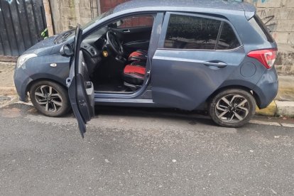 El vehículo se encontraba en un callejón de la cooperativa Río Guayas. Agentes policiales lo vieron fuera de una casa deshabitada y verificaron que fue robado.
