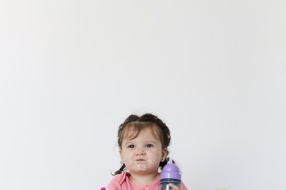 Una alimentación equilibrada y saludable promueve un peso adecuado, mejora el rendimiento físico y mental.