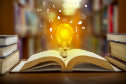 Puedes aprender bases teóricas sobre finanzas personales mediante la lectura.