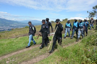 Canes amaestrados y drones son utilizados para hallar a Alejandro.
