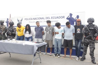 En los inmuebles allanados había varias evidencias. Los ciudadanos son seis hombres y una mujer.