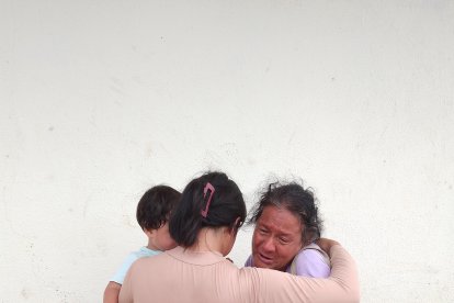 Carmen Acosta llora por la pérdida violenta de su hijo Juan Domingo Castro. Su cuerpo fue llevado hasta la morgue de Salitre, en Guayas.