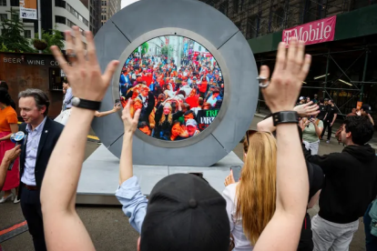 El portal que conecta a Nueva York con Dublín funciona cada hora de la semana.