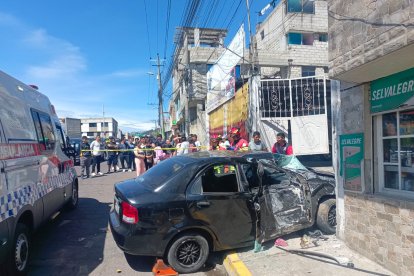 Así quedó uno de los vehículos accidentados, en la Capital