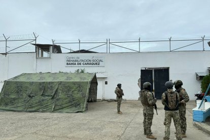 Un total de 160 efectivos entre militares y policías ingresaron al centro penitenciario eso de las 07:30 de este lunes 13 de mayo.