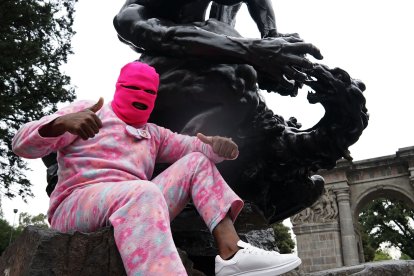 Una de las características de Mr Gritos es que suele ir siempre con sombrero, gorra y mascarilla para que no lo reconozcan.