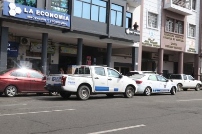 Gendarmes asistieron al local donde sucedió el robo de los celulares
