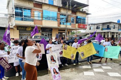 Durante la audiencia, parientes y amigos de la universitaria asesinada hicieron sentir su voz de protesta.