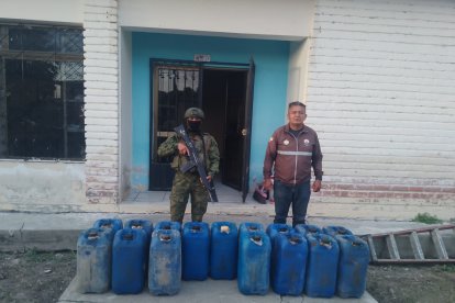 En un caso ejecutado en la provincia de Loja, el personal decomisó 115 galones de combustible.