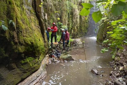 Después de ocho días hallaron el cadáver, en el interior de una quebrada de difícil acceso.