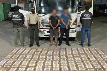 Los ocupantes del vehículo pesado fueron aprehendidos, mientras que la carga ilícita quedó incautada.