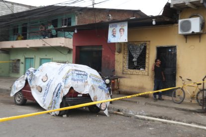 El joven trató de salvar su vida, pero lo mataron en el baño.