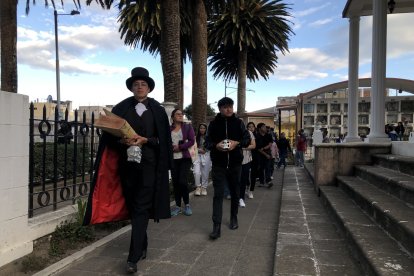 El panteonero es uno de los personajes que participa en el recorrido.
