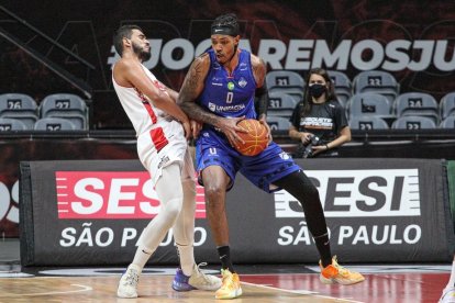 El brasileño Joao Vitor França, de 2.15 m refuerza a Barcelona.