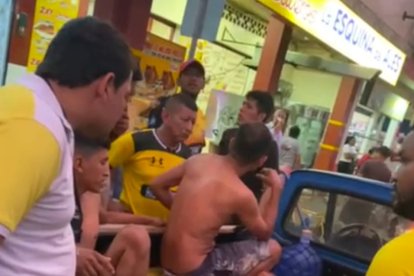 El hombre herido fue embarcado en una camioneta y llevado a una casa de salud, pero no sobrevivió.