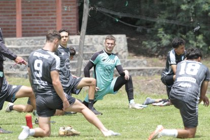 Los jugadores de Cumbayá aseguran que no se pueden concentrar para disputar los partidos, debido a las deudas.
