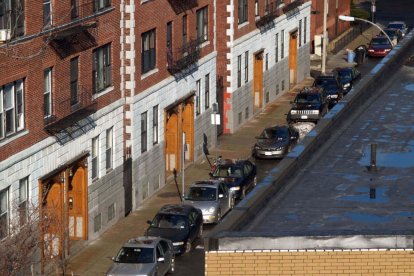 Un espacio de parqueo puede costar hasta 350.000 dólares.