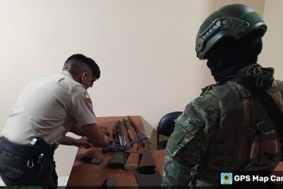 Después del ataque, agentes policiales y militares realizaron varios operativos.
