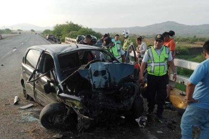 El estado en que quedó el vehículo como consecuencia del brutal impacto.