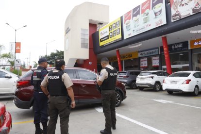 Al sitio acudieron agentes policiales para investigar lo sucedido, pero no brindaron detalles al respecto.