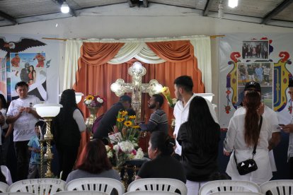 Al velorio de Mora fueron amigos del equipo de fútbol y viajaron familiares desde Babahoyo, de donde era oriundo.