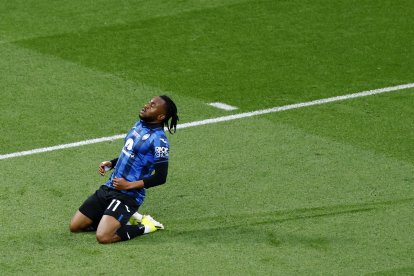 Ademola Lookman anotó tres goles en la final de la Europa League.