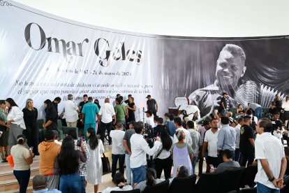 Amigos se hicieron presente en el velatorio del compositor Omar Geles.