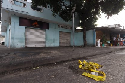 El hecho ocurrió en el interior de un comedor. Este jueves aún había parte de la cinta utilizada por policías para acordonar la zona.