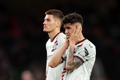 El zaguero de Bayer Piero Hincapié fue uno de los más afectados en la derrota de Europa League