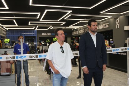 Urán está de visita en Quito para promocionar una carrera suya. Visitó centros comerciales. Se retirará este año.