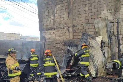 Los incendios fueron en Pelileo y en Ambato. En este último hubo solo pérdidas materiales.