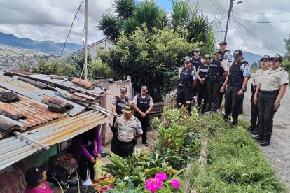 La Policía comunitaria de Loja y su acción solidaria.