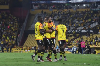 Barcelona mostró un gran juego ante Técnico Universitario.