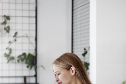 Los cereales como el trigo y la avena destacan como opciones altamente recomendadas de carbohidratos, ya que se convierten en fuentes de energía.