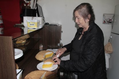 María hace pais desde hace 45 años y solo a ella le salen con su sabor característico.