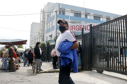 El hombre fue llevado al hospital Carlos Andrade Marín, del Instituto Ecuatoriano de Seguridad Social (IESS), en Quito.