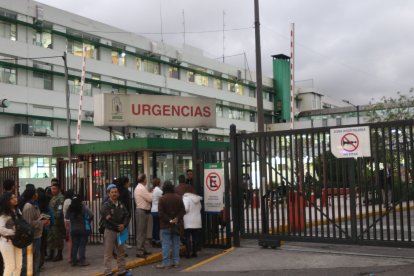 El herido fue llevado de urgencia al hospital Carlos Andrade Marín, del Instituto Ecuatoriano de Seguridad Social (IESS).