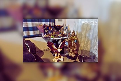 Las imágenes de este altar fueron compartidas por la Policía Nacional. Estaba en uno de los 24 sitios allanados en el operativo contra Los Choneros.