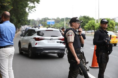 Este es el vehículo en el que se movilizaba la personas que fue atacada a tiros en la vía a la Costa.