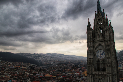 Quito en un día mayormente nublado. ¿Cómo estará el clima hoy?