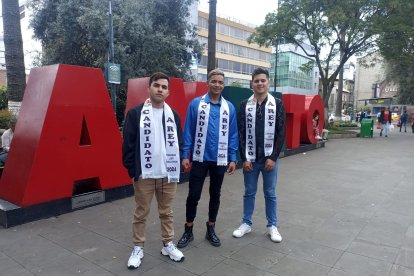 Tres de los cuatro candidatos a rey LGBTI+ cuya elección será el viernes 31 de mayo en Ambato.