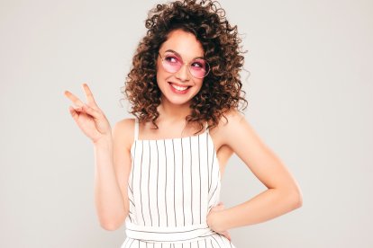 Cada melena rizada es un mundo.